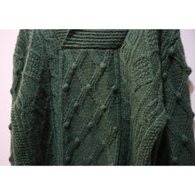 画像をギャラリービューアに読み込む, Cable knitting sweater【A0441】