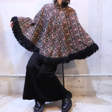 画像をギャラリービューアに読み込む, Total pattern fringe poncho【B0211】