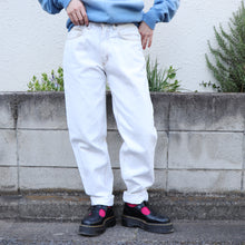 画像をギャラリービューアに読み込む, White denim pants【C0249】